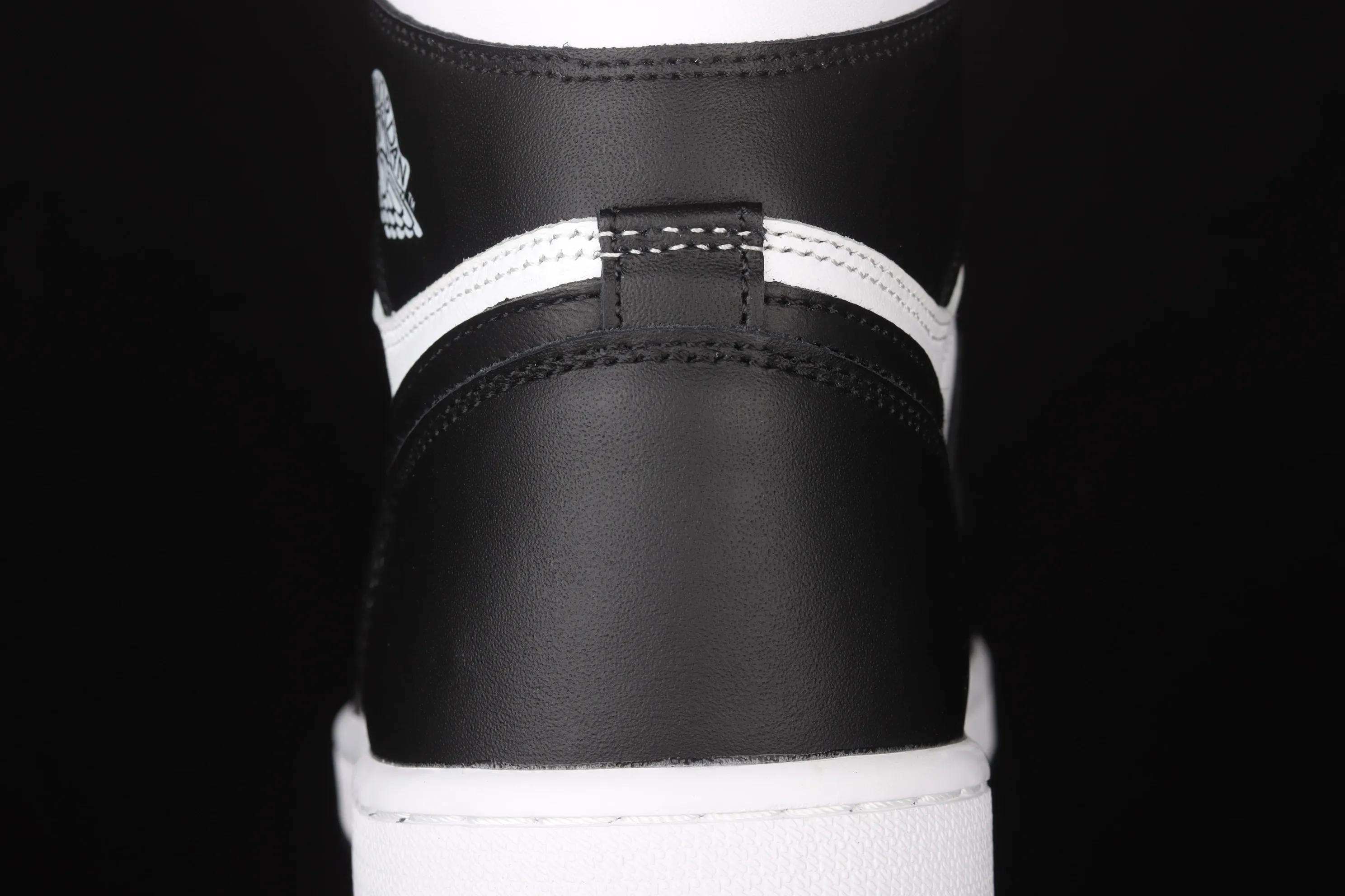 All categories Air Jordan Jordan series basketball shoes Air Jordan 1 High Air Jordan 1 High AJ1 Joe 1 high top white and black 555088-010